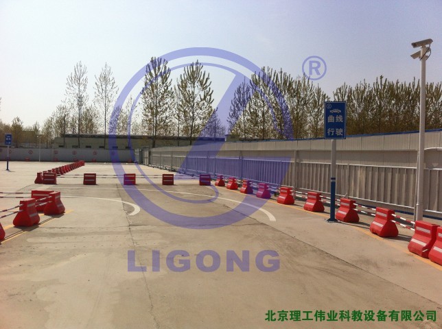 科目二場(chǎng)地考試系統(tǒng)，曲線行駛