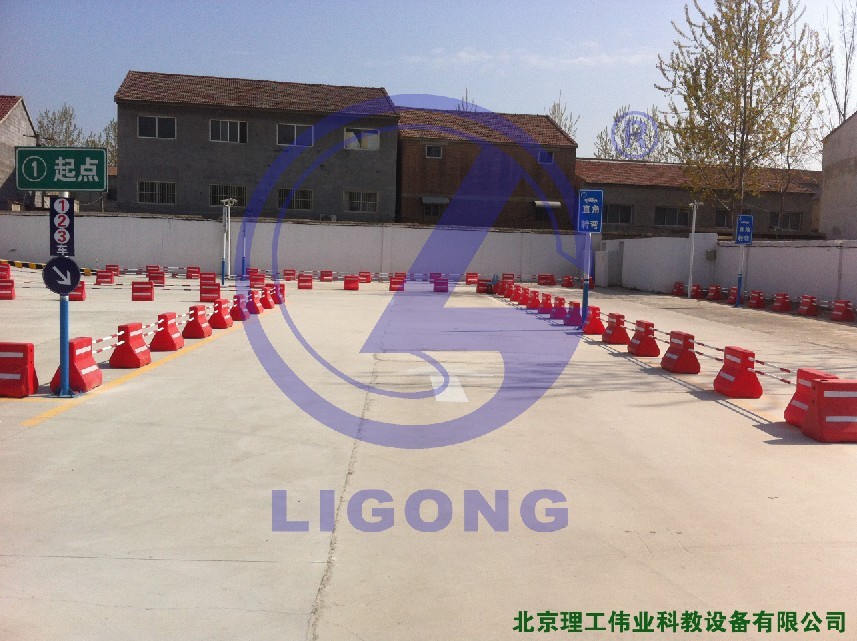 科目二場(chǎng)地考試，直角轉(zhuǎn)彎